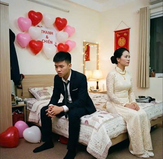 Cưới vợ hơn mình 19 tu-ổi vì “chị ấy trải đời, sâu sắc”, chàng trai trẻ b;ất ng;ờ khi đêm đầu tiên cô chỉ ngồi im không đụ-ng đ/ả gì, 3h sáng dậy đi vệ sinh anh