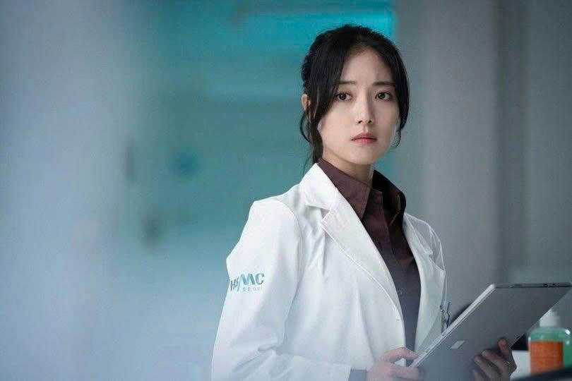 Tôi đến bệnhviện để đi thanh tra giám sá/t, tiện thể ghé căng tin ăn trưa.