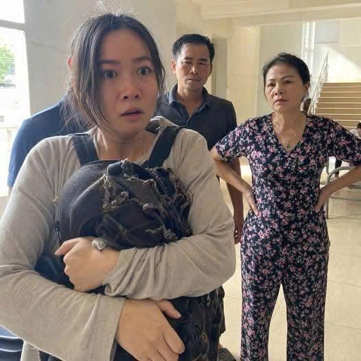 Bị chồng lừ;;a lấy tiền, mẹ chồng đòi cư;ớp tài sản – Cái kết khiến mọi người sô;c…