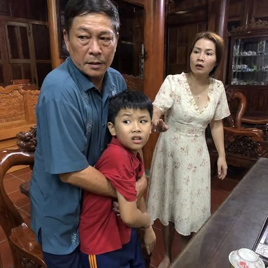 Bố đ;ơn thân đưa cô kara/ok.e về, con 7 tuổi bật thở: “Đây là cô đã…