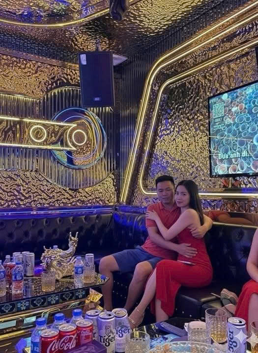 Tôi tưởng mình sẽ được cứ/u khỏi quán KiếpBạc khi gặp người đàn ông ngỏ lời cưới, tôi cắn răng phục vụ nghĩ đến ngày mình được tho.át khỏi đây
