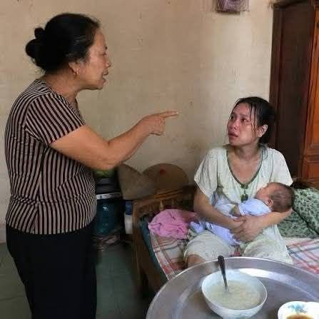 Mẹ t/át vợ bật m//áu, chồng b.ỏ m.ặc: Thứ anh mang xuống khiến bà chếtsững!