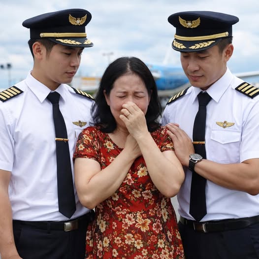 Cô giáo không chồn/g nhận nuôi hai anh em mồ c//ôi, khi trở thành Phi Công người mẹ r//uột quay trở lại đưa 10 triệu tiền lệ phí mong nhận lại con..
