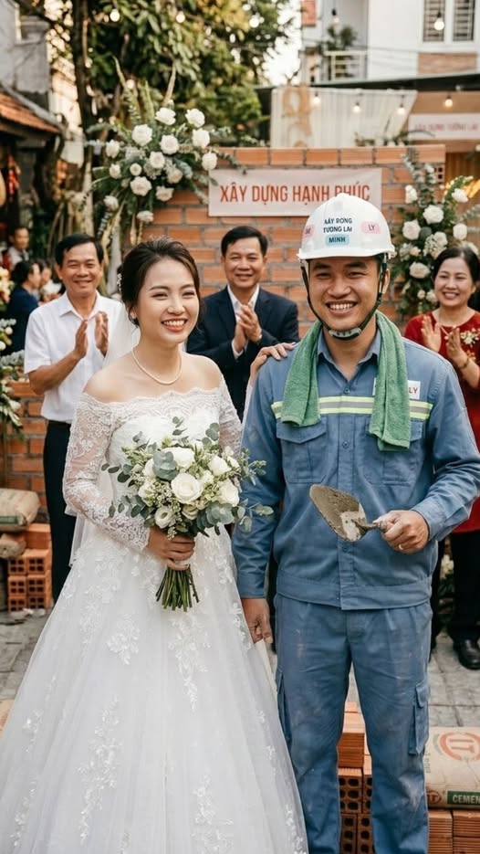 Chú rể làm phụ hồ đến rước cô dâu Thạc sĩ 30t đúng ngày mùng 2 Tết, cô gái đành nhắm mắt đưa chân vì bố chẳng số;ng được mấy ngày nữa, ai ng;ờ…